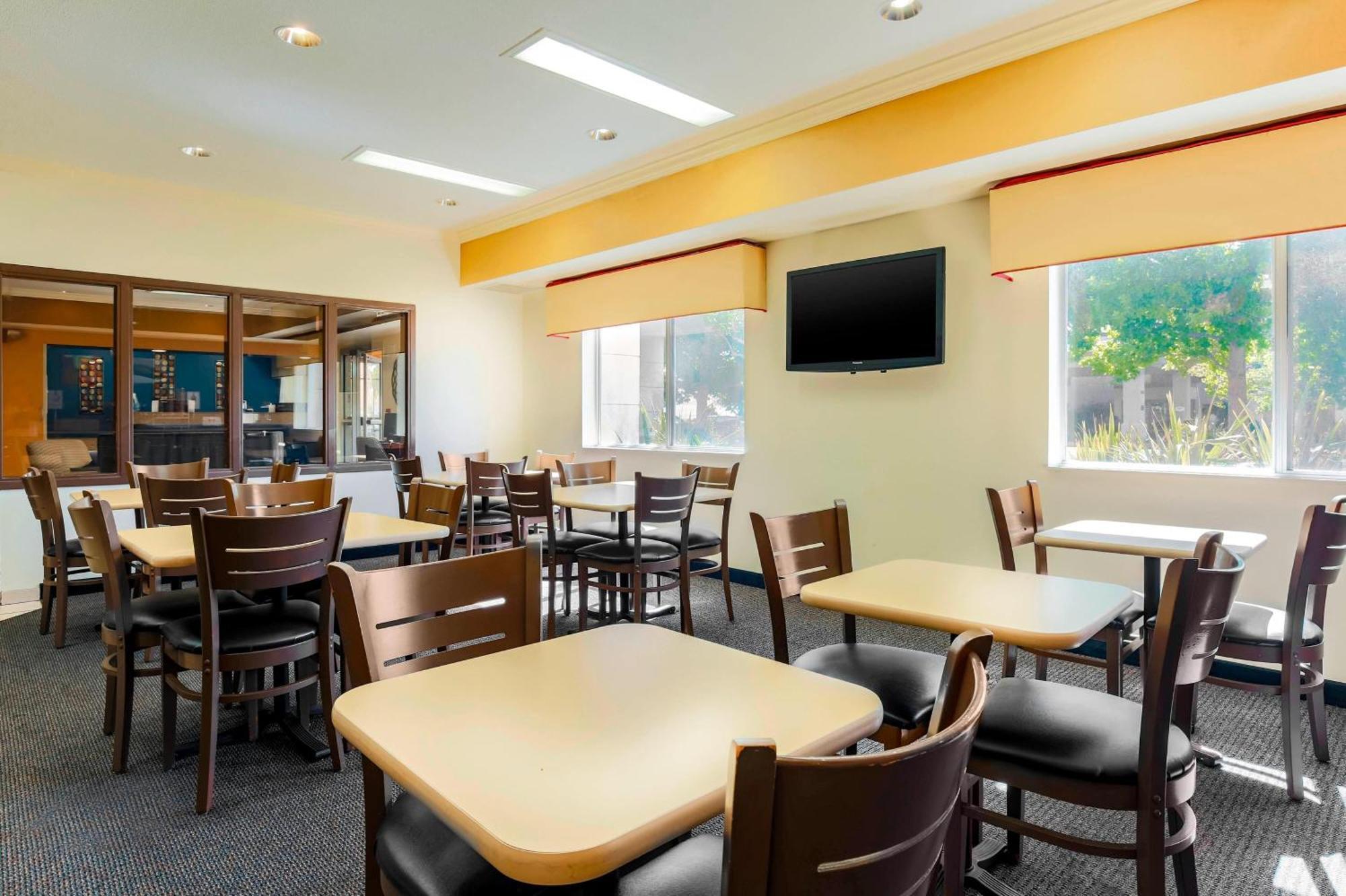 Fairfield Inn By Marriott Tracy Bagian luar foto
