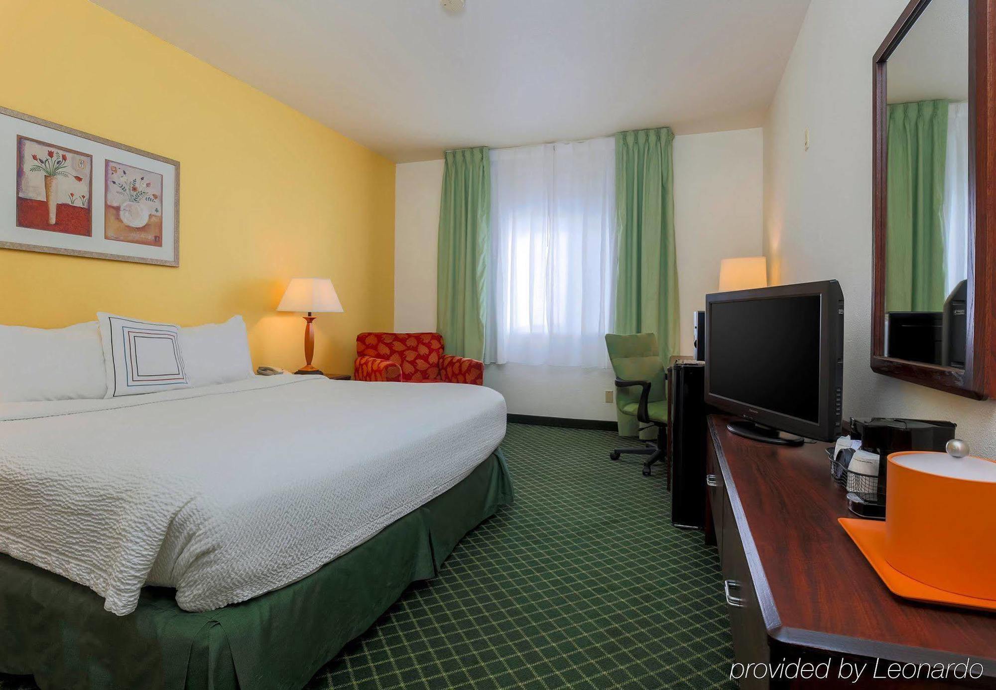 Fairfield Inn By Marriott Tracy Bagian luar foto