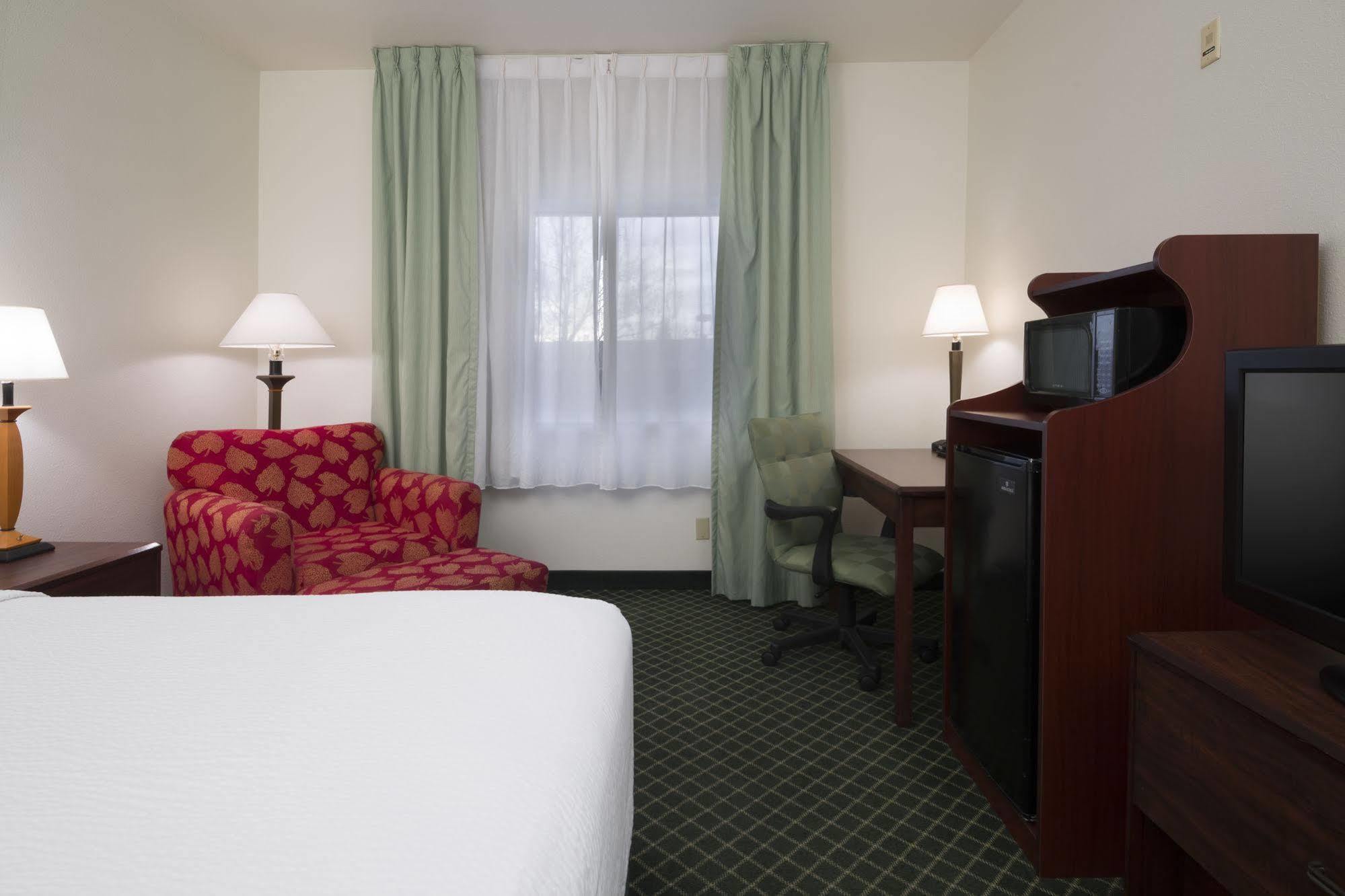 Fairfield Inn By Marriott Tracy Bagian luar foto
