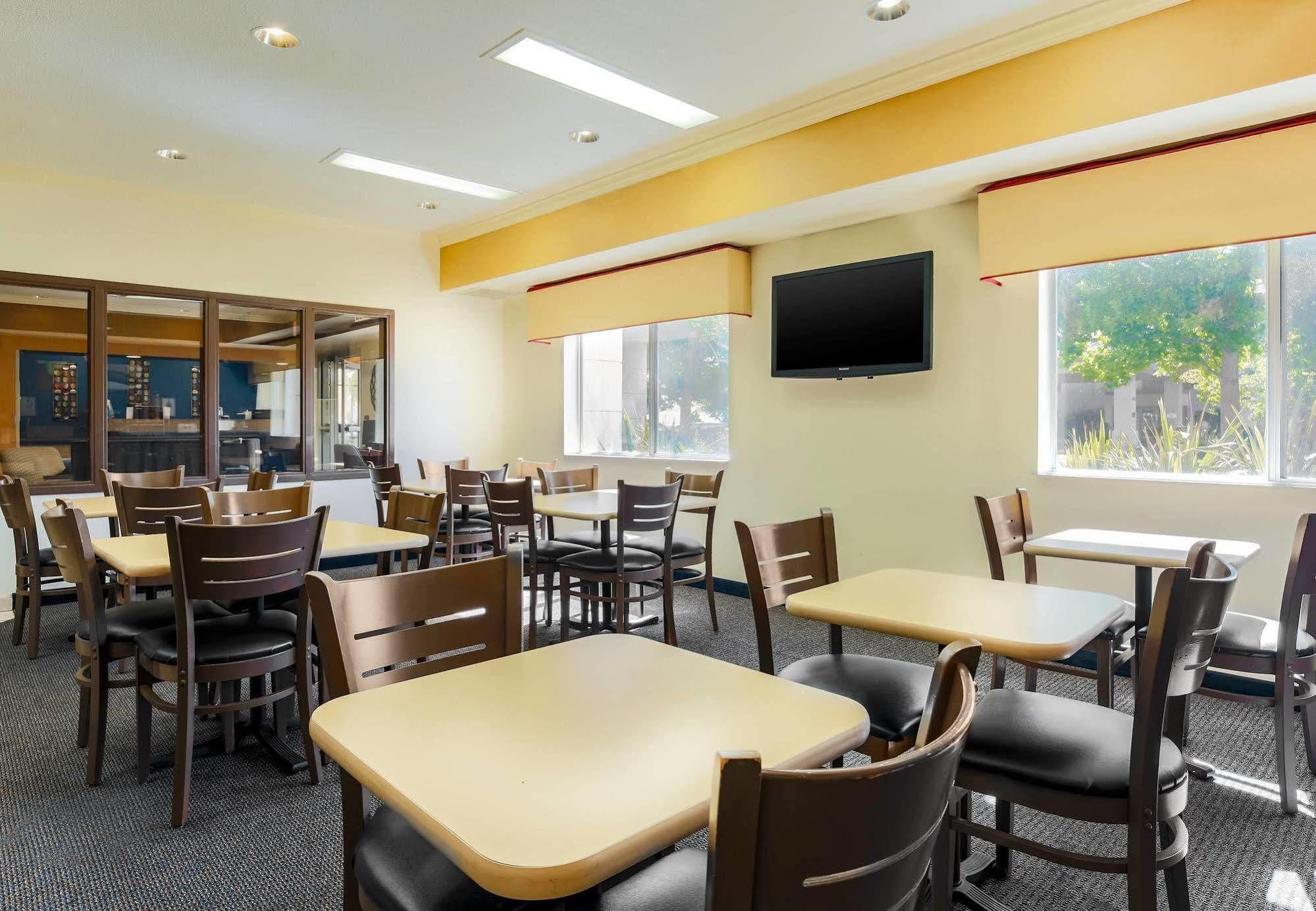 Fairfield Inn By Marriott Tracy Bagian luar foto