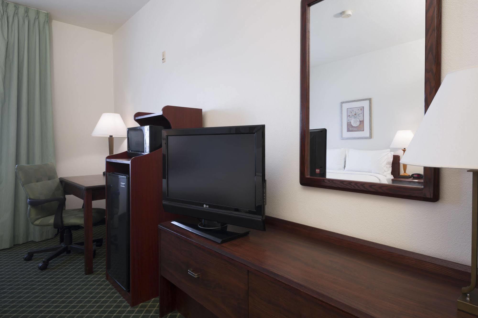 Fairfield Inn By Marriott Tracy Bagian luar foto